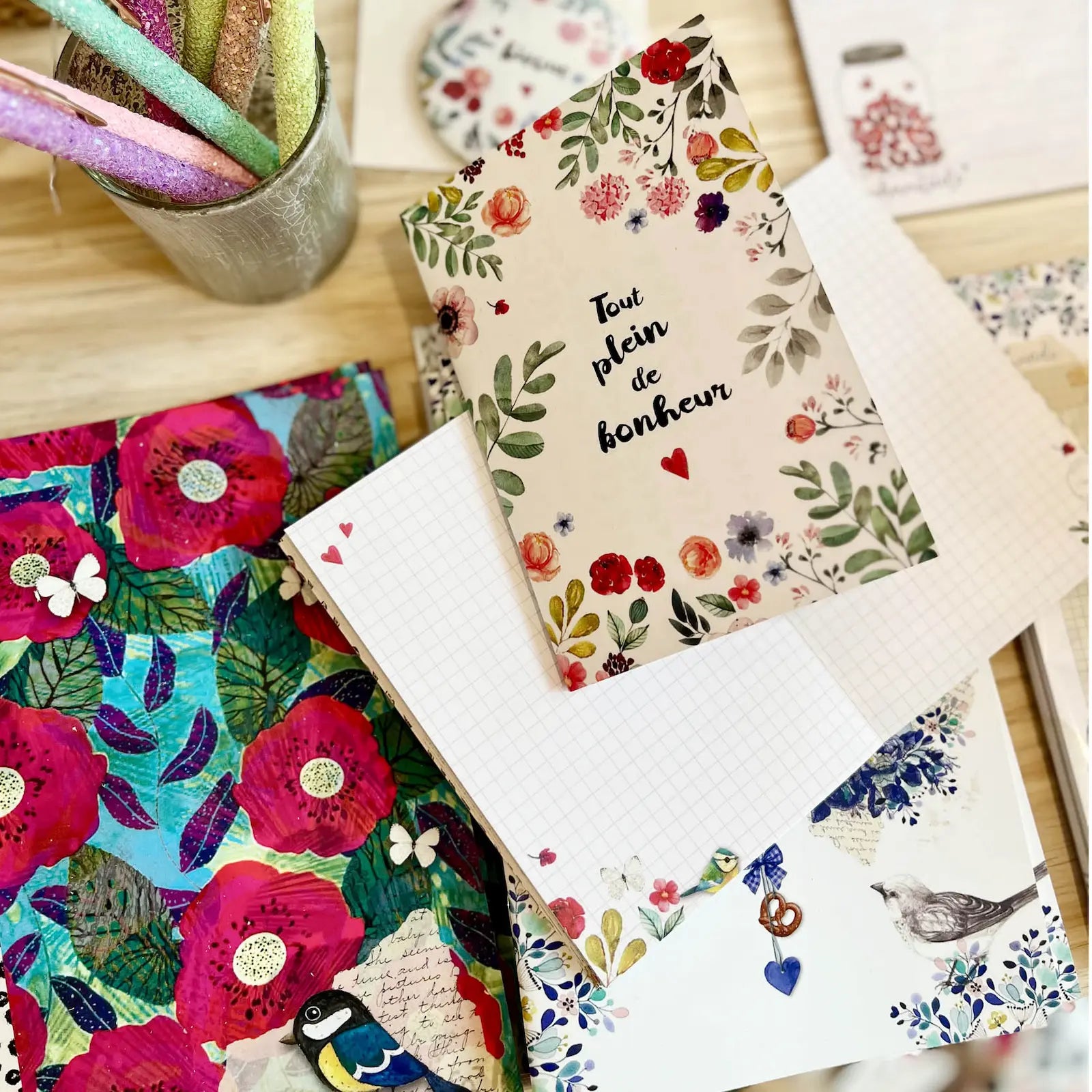 Carnets illustrés Rose & Myrtille aux motifs floraux et poétiques avec pages à carreaux – papeterie créative fabriquée en France.