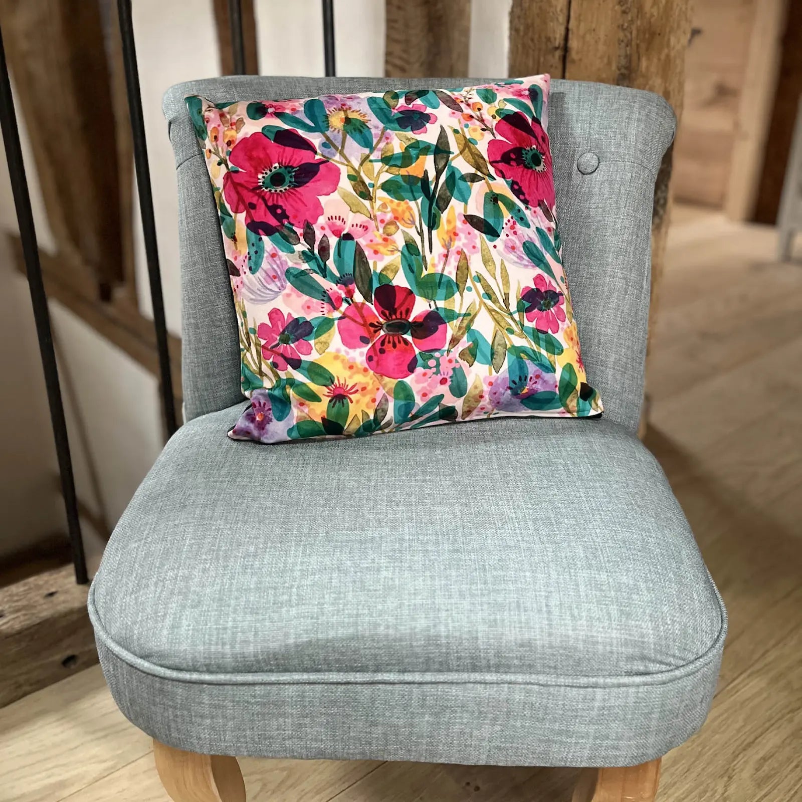 Coussin décoratif floral Aquarelle Rose & Myrtille en velours