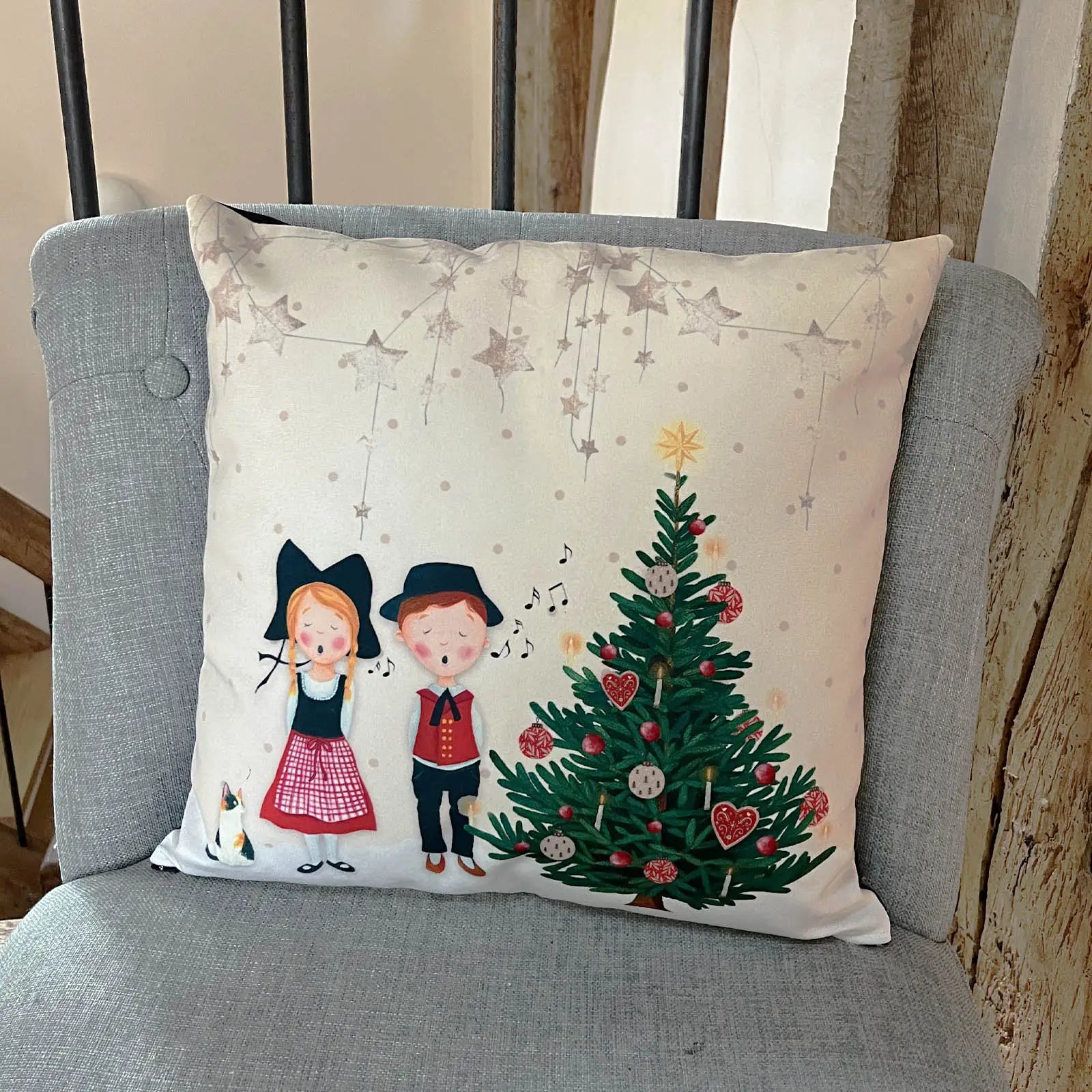 Coussin décoratif Noël Alsace avec enfants chantant et sapin illustré