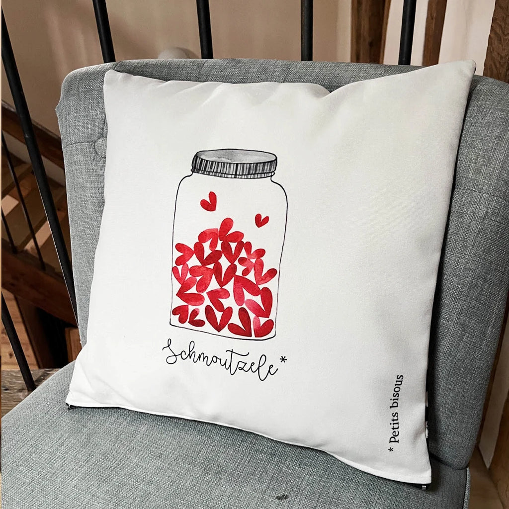 Coussin Schmoutzele avec bocal rempli de cœurs rouges