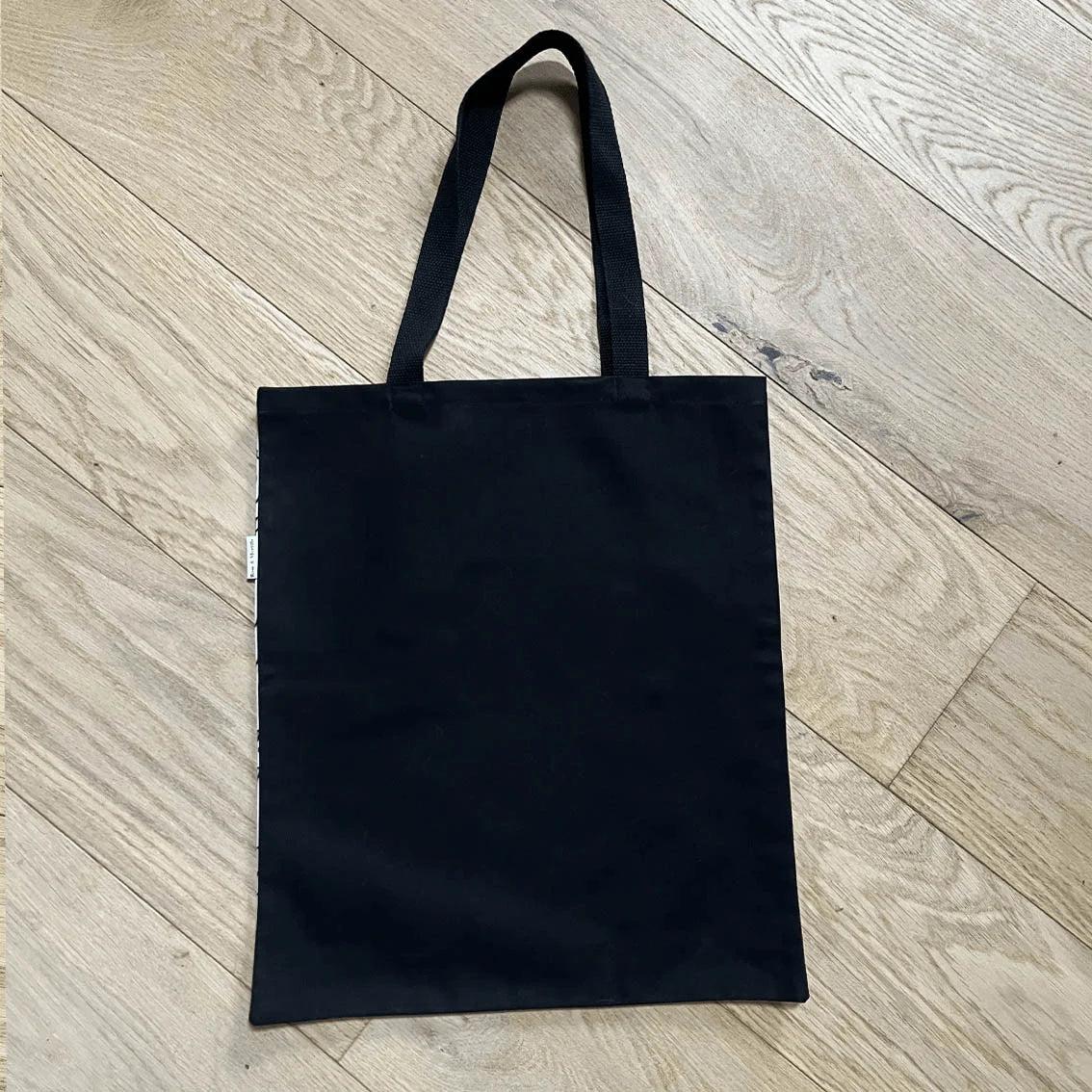 Verso noir du tote bag illustré sac en tissu fabrication française