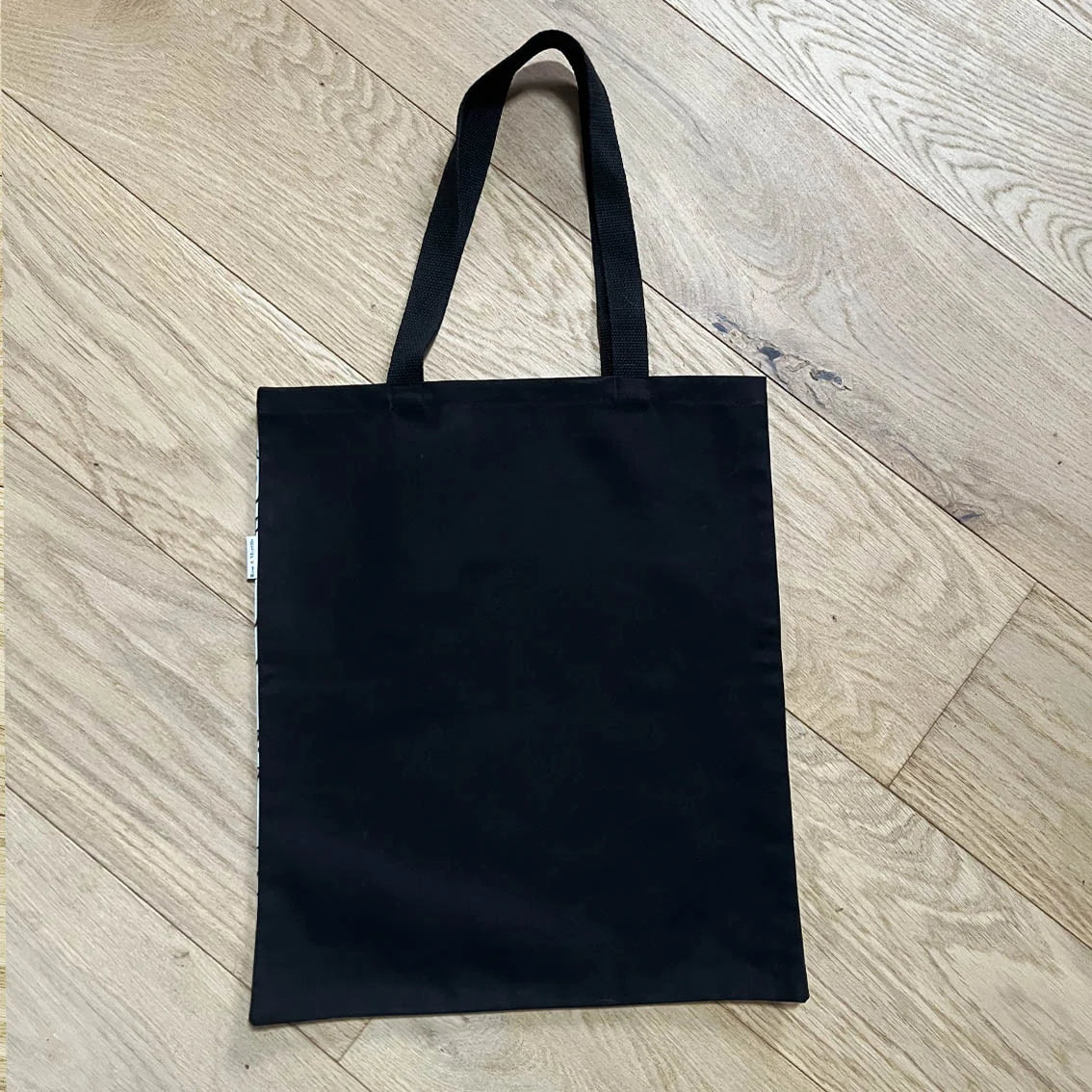 Verso noir du tote bag illustré sac en tissu fabrication française